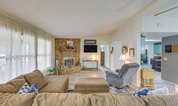 Gun Barrel City House | 135 m² House ∙ 3 bedrooms ∙ 8 guests