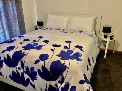 Kingscote House | 135 m² House ∙ 2 bedrooms ∙ 5 guests