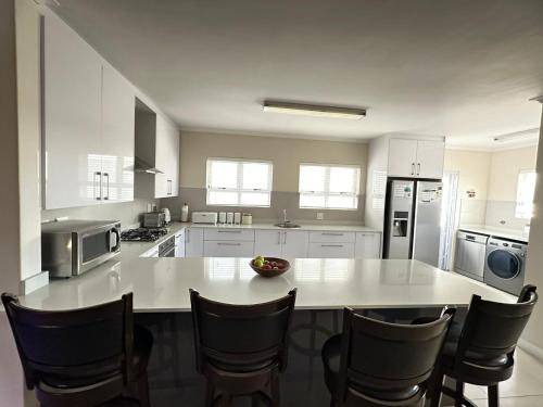 Bloubergstrand House | 135 m² House ∙ 4 bedrooms ∙ 8 guests