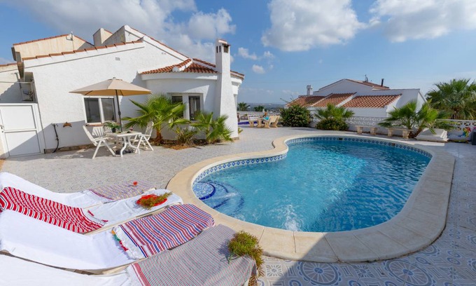 Rojales Villa | 135 m² Villa ∙ 3 bedrooms ∙ 6 guests
