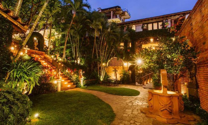 Downtown Puerto Vallarta Hotel | 136 m² Hotel ∙ 127 guests