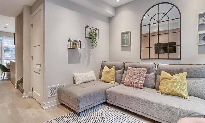 Church and Wellesley House | 137 m² House ∙ 3 bedrooms ∙ 6 guests