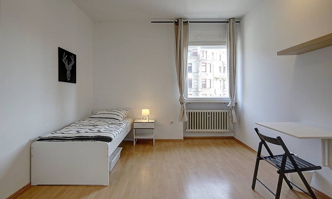 Cannstatt-Mitte Resort | 137 m² Private room ∙ 1 bedroom ∙ 1 guest