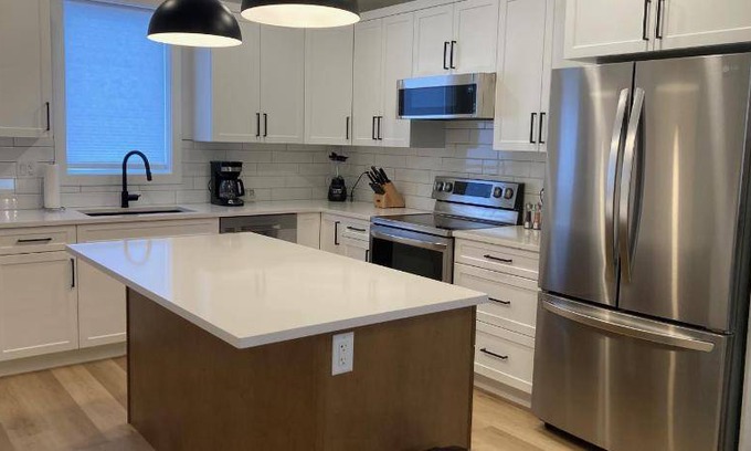 Grande Prairie Apartment | 139 m² Apartment ∙ 4 bedrooms ∙ 6 guests