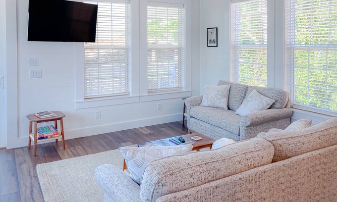 Historic Downtown Apalachicola Apartment | 139 m² Apartment ∙ 2 bedrooms ∙ 6 guests