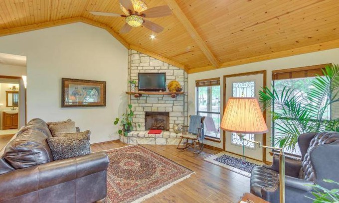 Wills Point House | 139 m² House ∙ 2 bedrooms ∙ 6 guests