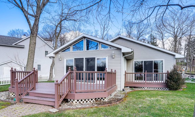 Paw Paw Lake House | 139 m² House ∙ 4 bedrooms ∙ 10 guests