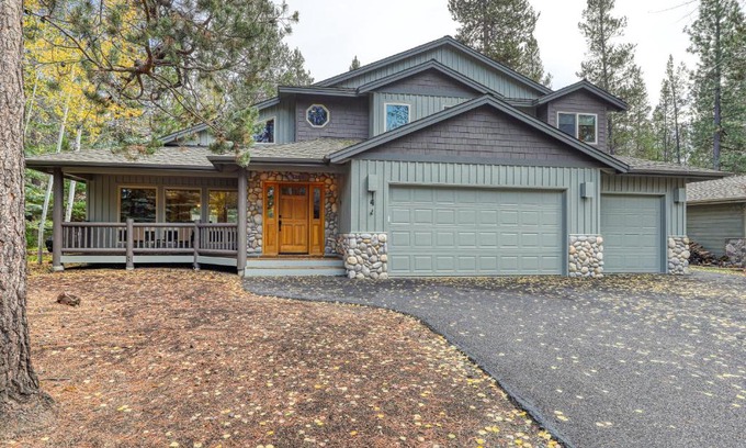 Sunriver House | 14 Goldfinch