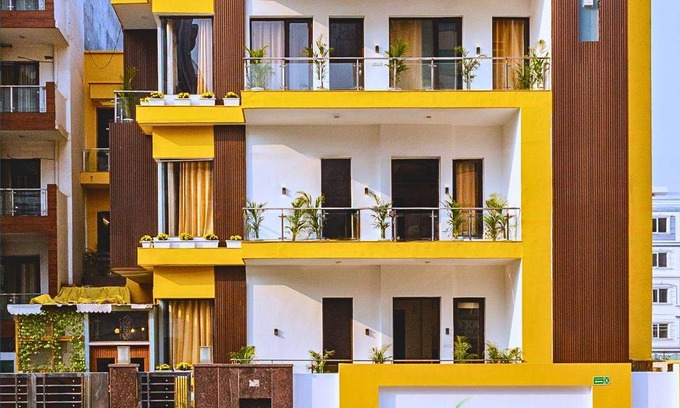 DLF Phase 5 Hotel | 14 m² Hotel ∙ 2 guests