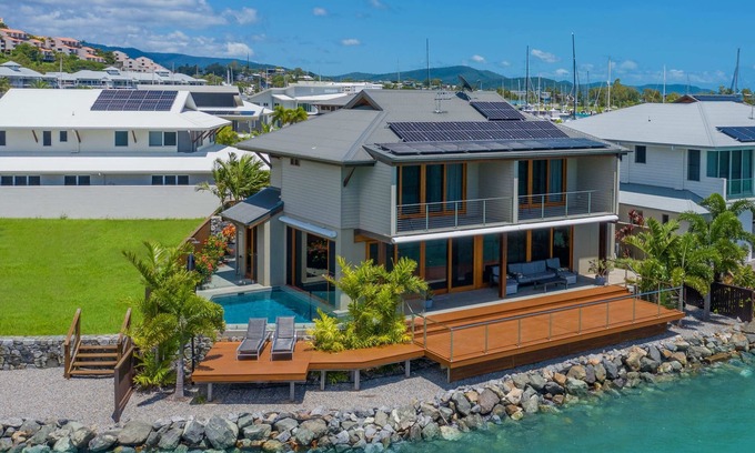 Airlie Beach House | 14 The Cove - Waterfront Whitsunday Home