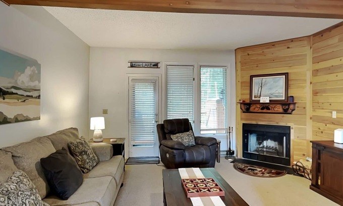McHenry House | 14 Winding Way | Ski In/Out, Near Golf Resort!