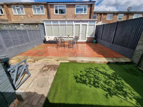 Staines Apartment | 140 m² Apartment ∙ 5 bedrooms ∙ 10 guests
