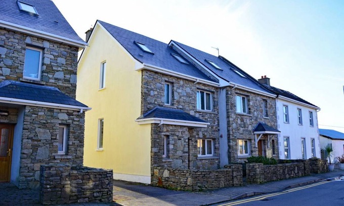 Cleggan Cottage | 140 m² Cabin ∙ 4 bedrooms ∙ 8 guests