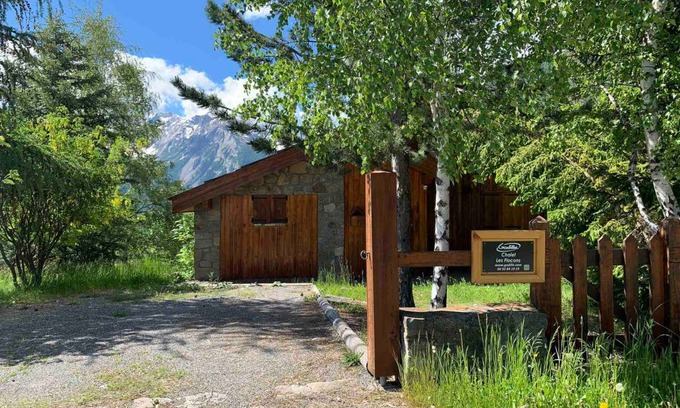 Pra Loup Ski Chalet | 140 m² Chalet ∙ 4 bedrooms ∙ 10 guests