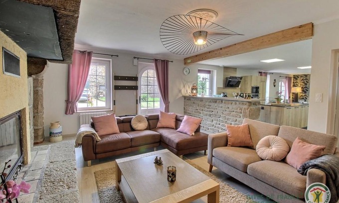 Plenee-Jugon House | 140 m² Gîte ∙ 4 bedrooms ∙ 8 guests