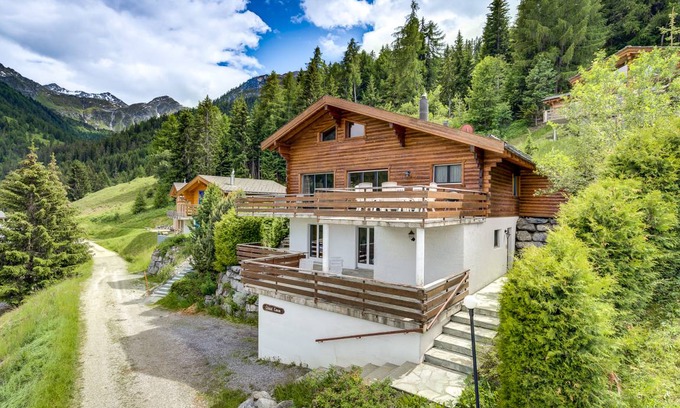 Riddes House | 140 m² House ∙ 4 bedrooms ∙ 10 guests