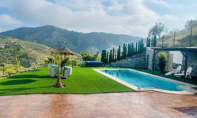 Arenas House | 140 m² House ∙ 4 bedrooms ∙ 8 guests
