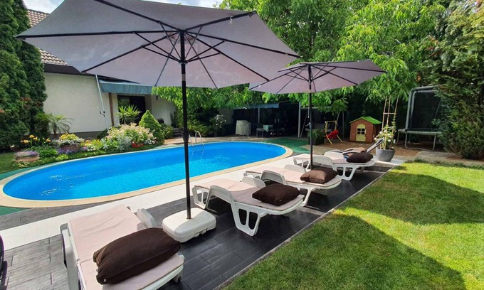 Siofok House | 140 m² House ∙ 4 bedrooms ∙ 8 guests