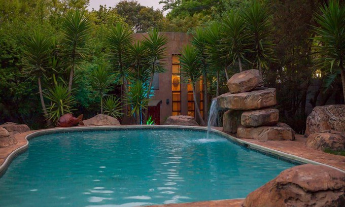 Greater Johannesburg Metropolitan Area Apartment | 140 m² Serviced apartment ∙ 3 bedrooms ∙ 127 guests