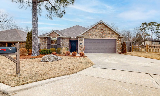 Fayetteville House | 141 m² House ∙ 3 bedrooms ∙ 6 guests