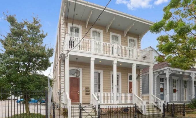 Faubourg Lafayette Apartment | 1416 Carondelet Unit D (2/2)