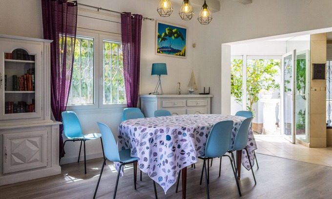 Empuriabrava Ski Chalet | 142-Empuriabrava, house very confortable with garden, wifi free