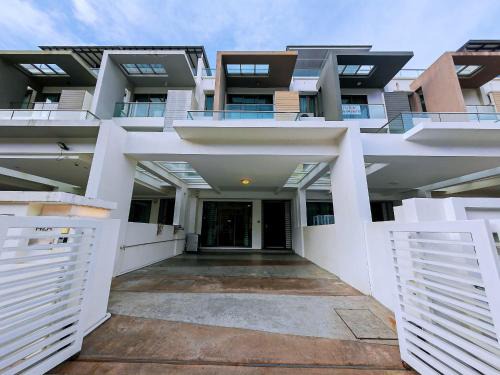 Gelugor House | 142 spacious 3storey 6BR 6bath for big family wedding birthday easy parking