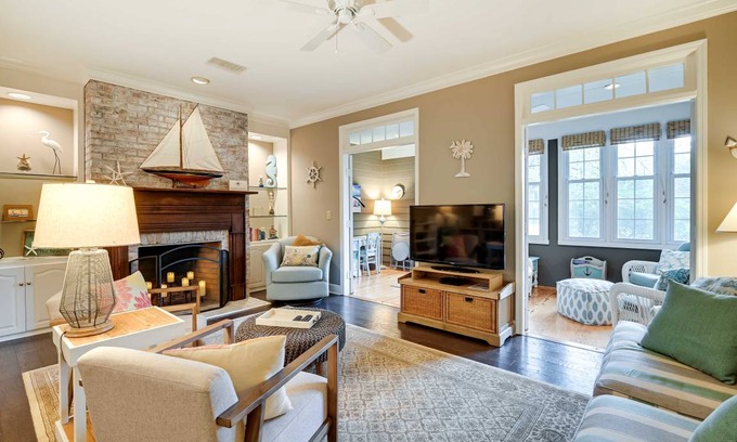 Murrells Inlet Cottage | 143 m² Cabin ∙ 2 bedrooms ∙ 4 guests