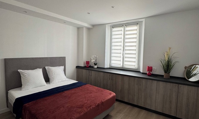 Mandelieu-la-Napoule Beach Apartment | 14484 T2 Air-conditioned in a residence close to beaches and shops
