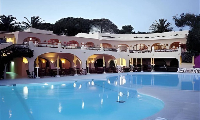 Alporchinhos Hotel | 145 m² Hotel ∙ 2 bedrooms ∙ 127 guests