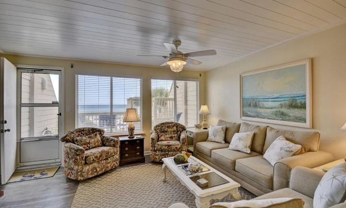 Sunnyside Villa | 146 The Shores