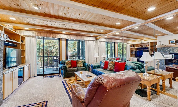 Brockway Condo | 148 m² Condo ∙ 3 bedrooms ∙ 6 guests