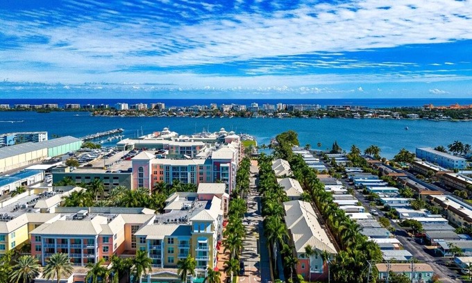 East Ocean Ave House | 149 m² House ∙ 3 bedrooms ∙ 6 guests
