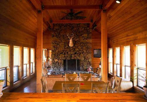 Fort Davis Cabin | 149 m² Lodge ∙ 3 bedrooms ∙ 6 guests