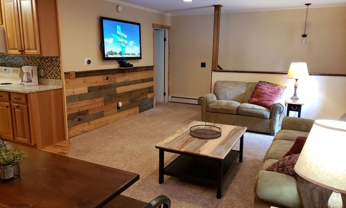Ludlow House | 149 Upper Crossroad Unit B