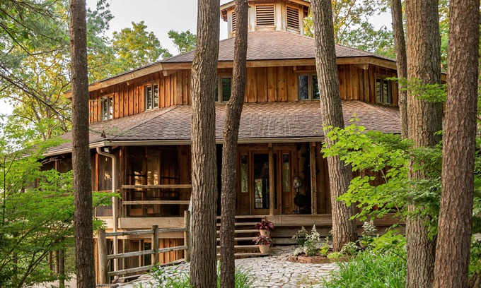 Harrisonville Cabin | 15 Bedroom, Hot tub, Put Put, Pond, Pool Table