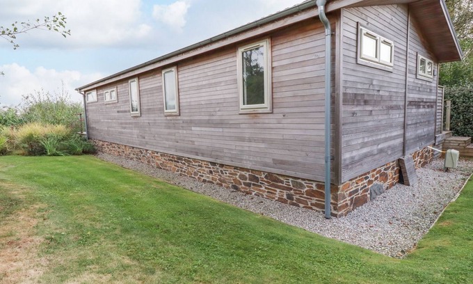Dobwalls Cottage | 15 FARAWAY FIELDS, pet friendly, luxury holiday cottage in Dobwalls