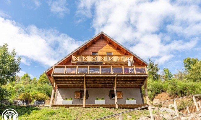 Besse-en-Chandesse House | 154 m² Gîte ∙ 4 bedrooms ∙ 9 guests