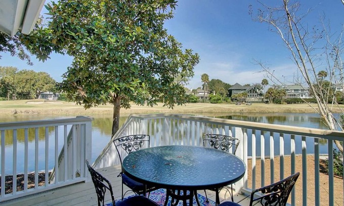 Isle of Palms House | 15 Lake Village Lane by AvantStay | Golf Course & Lagoon Views