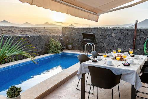 Costa Teguise Villa | 15 m² Villa ∙ 3 bedrooms ∙ 6 guests