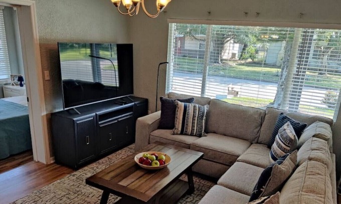 Palmetto House | 15 min Bradenton beach, new remodel sleeps 8