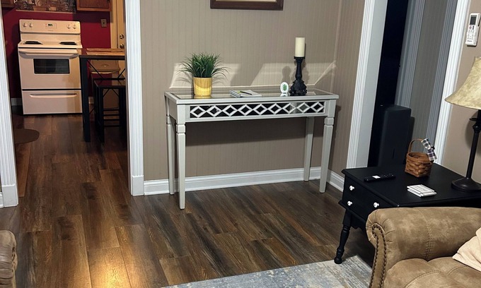 Knifley House | 15 min from Green River Lake. Walking street next door. 5 minutes from GRWMA