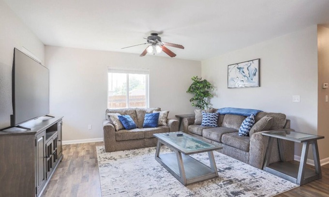 Westminster House | ✨15 Mins to Downtown DEN/25 Mins to the 🏔s! K-Bds, Fenced yard, Super Host!