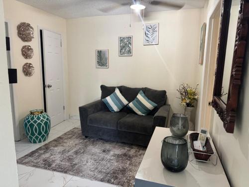 Leeward Settlement Apartment | 15 mins walk to restaurants and beach