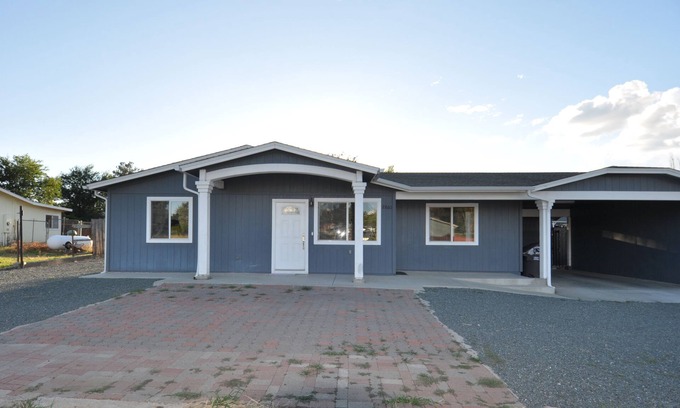 Prescott Valley House | 15 minutes to Prescott Downtown! Family-sized Home