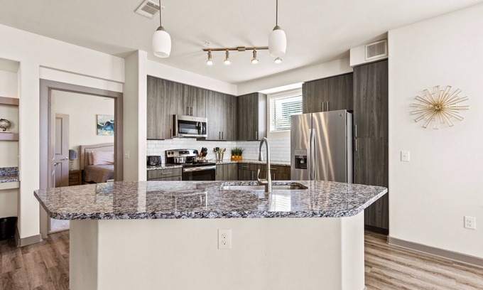 Far North Central Apartment | 15% OFF 2BD Apt, Pool, HWY1604, Hill country - San Antonio