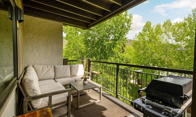 Snowmass Village Condo | 15% Off for Fall Savings! Stay 3 Nights Now thru Nov 19