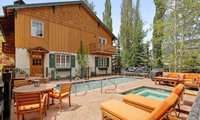 Aspen Condo | 15% Off for Fall Savings! Stay 3 Nights Now thru Nov 19