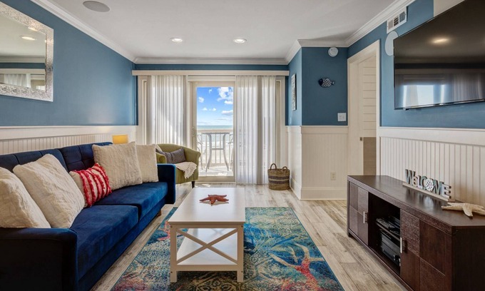 Surfside Beach Condo | *15% Off New Bookings for Stays through 2025*