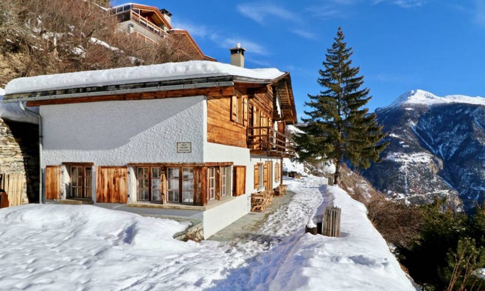 Vercorin Ski Chalet | 150 m² Chalet ∙ 4 bedrooms ∙ 10 guests